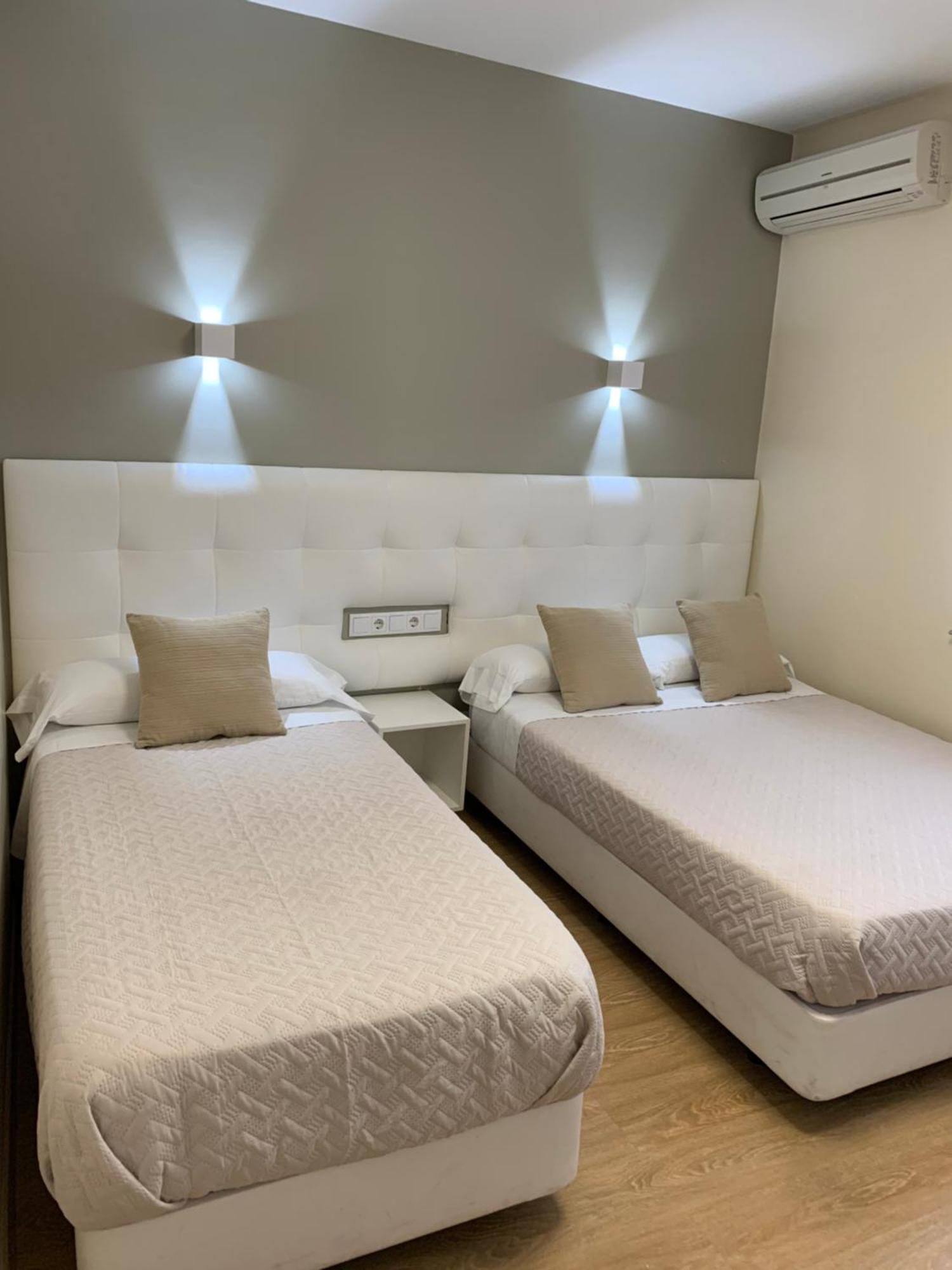 Hostal El Rocio باراغوييّوس ذي خاران المظهر الخارجي الصورة