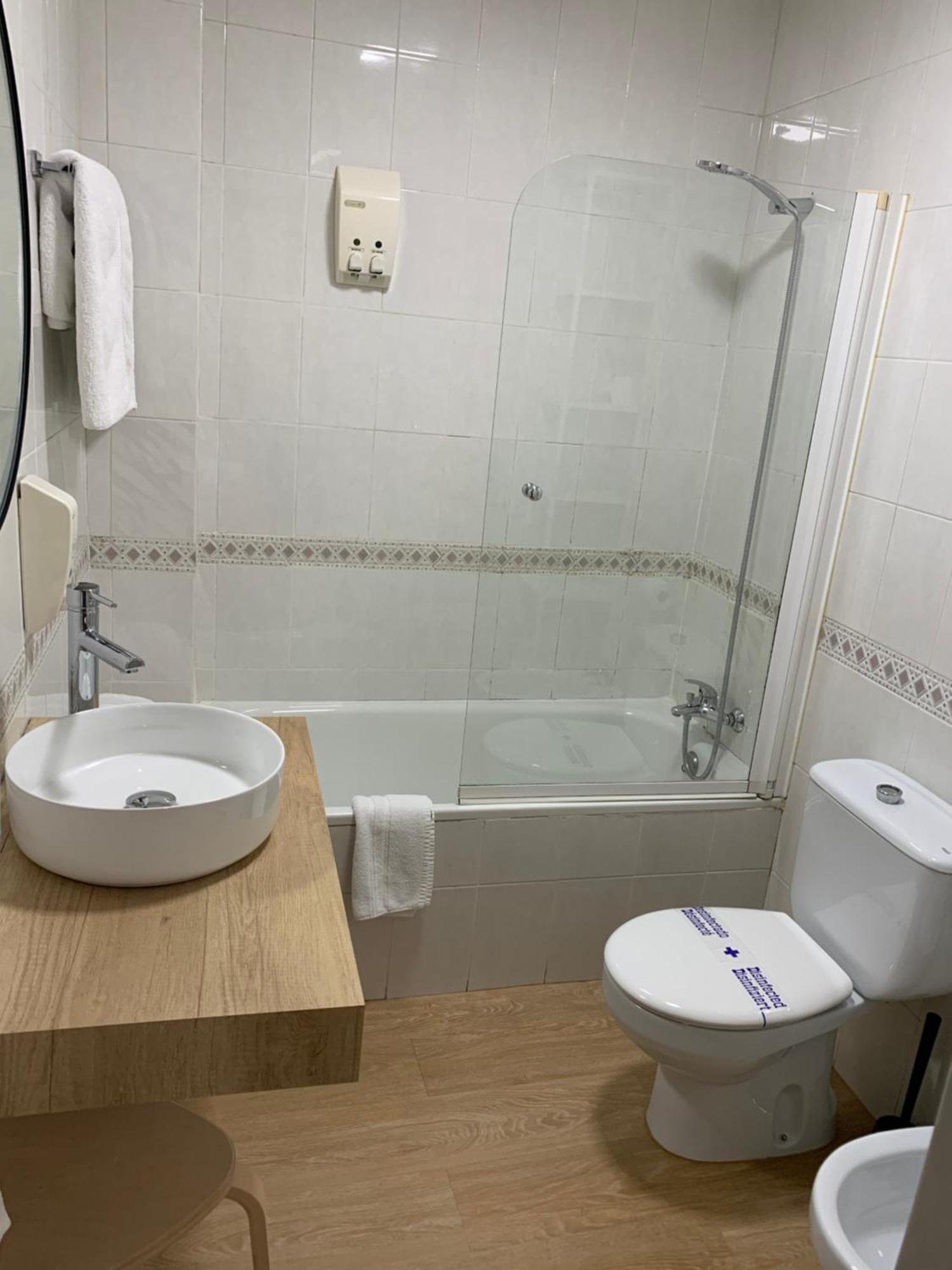 Hostal El Rocio باراغوييّوس ذي خاران المظهر الخارجي الصورة